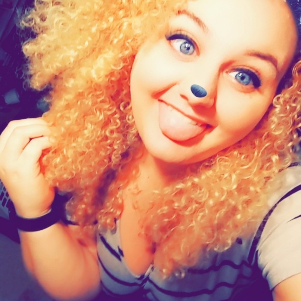 Meet your Posher, Emmi